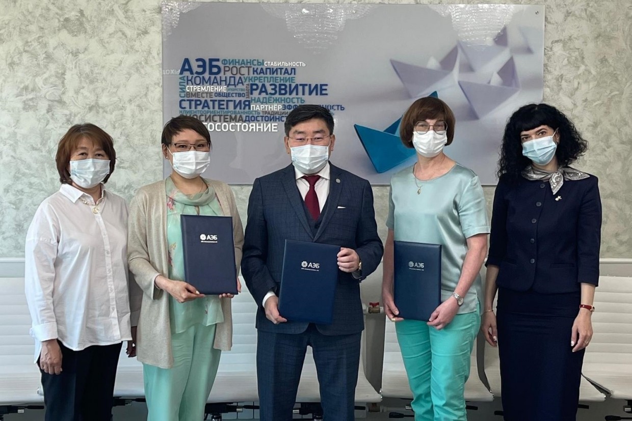 АЭБ, ЯФЭК и Городская классическая гимназия реализуют совместный проект по финансовой грамотности