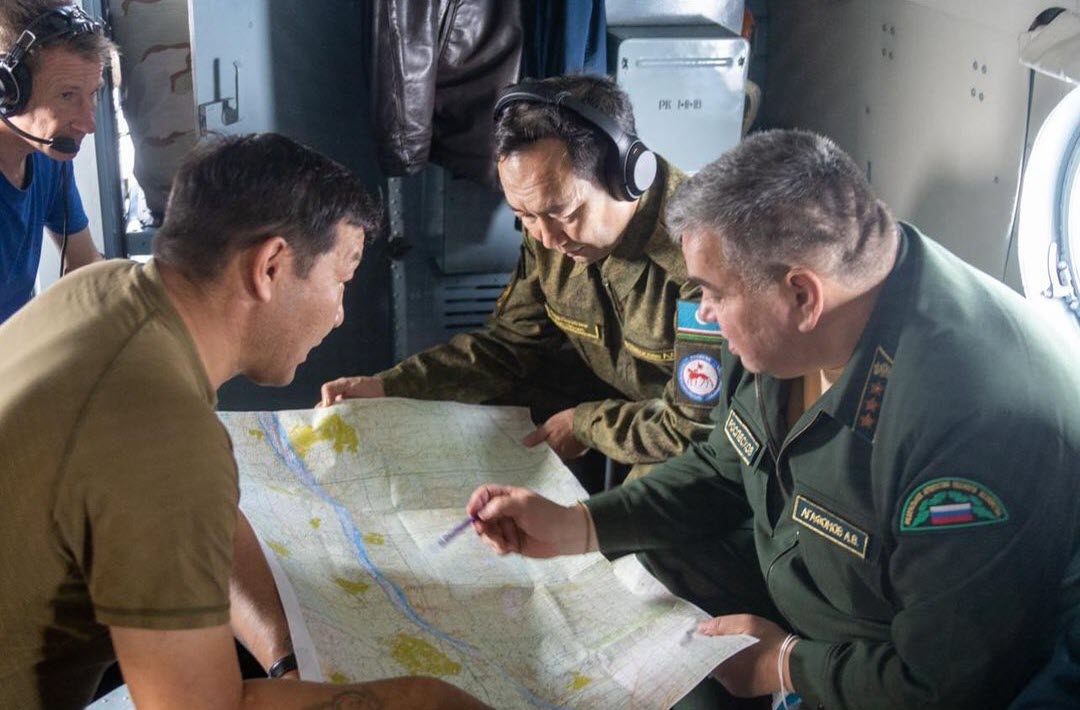 Айсен Николаев вылетел в Хангаласский улус для мониторинга действующих пожаров