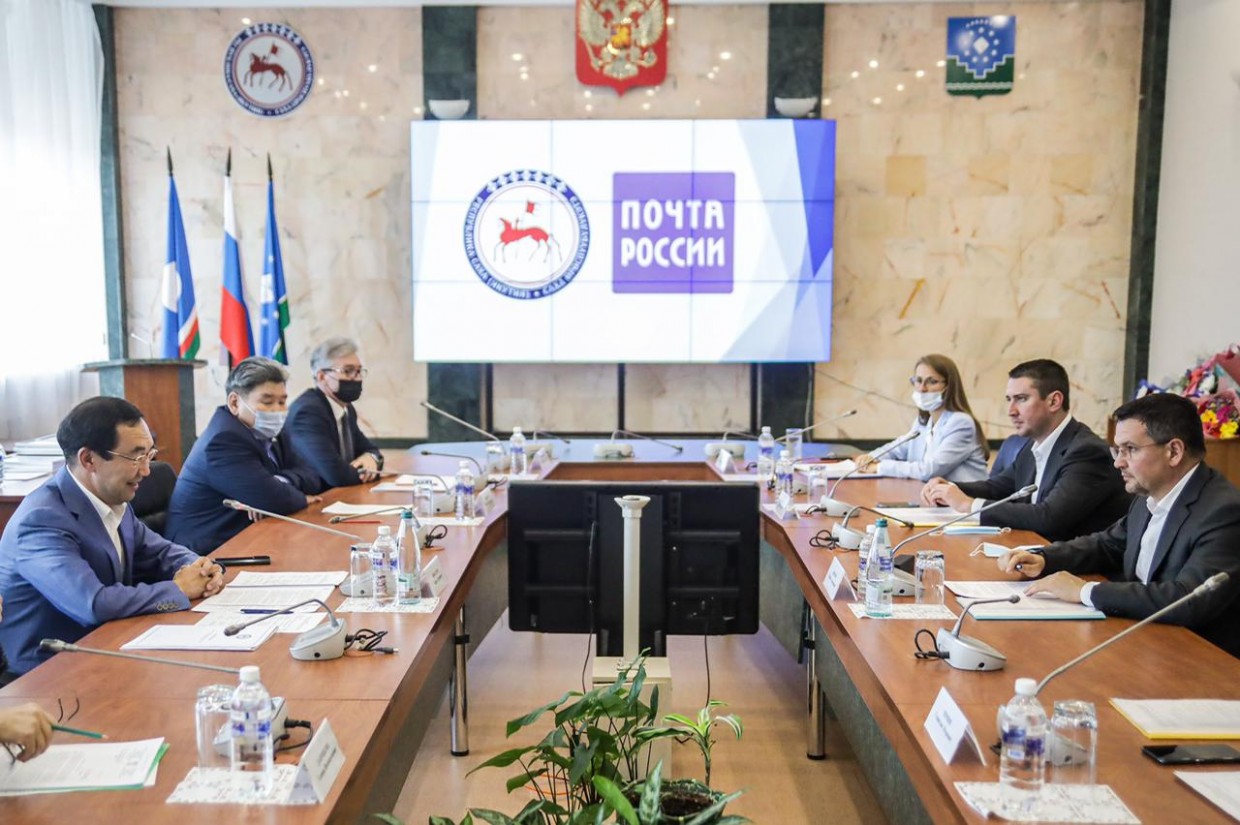 Айсен Николаев и Максим Акимов обсудили вопросы модернизации почтовой связи в Якутии