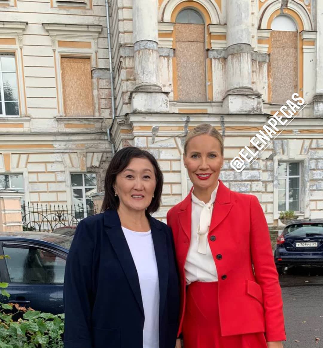 Сардана Авксентьева рассказала Елене Летучей, что рекомендовала своим сотрудникам смотреть "Ревизорро"