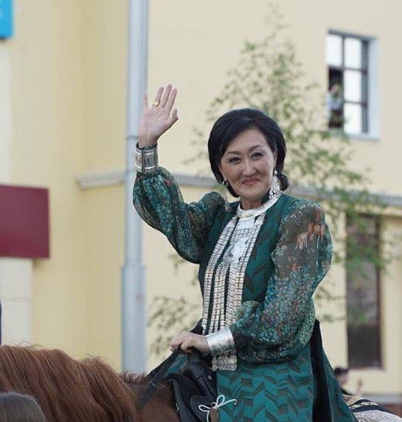 Сегодня отмечает день рождения Сардана Авксентьева