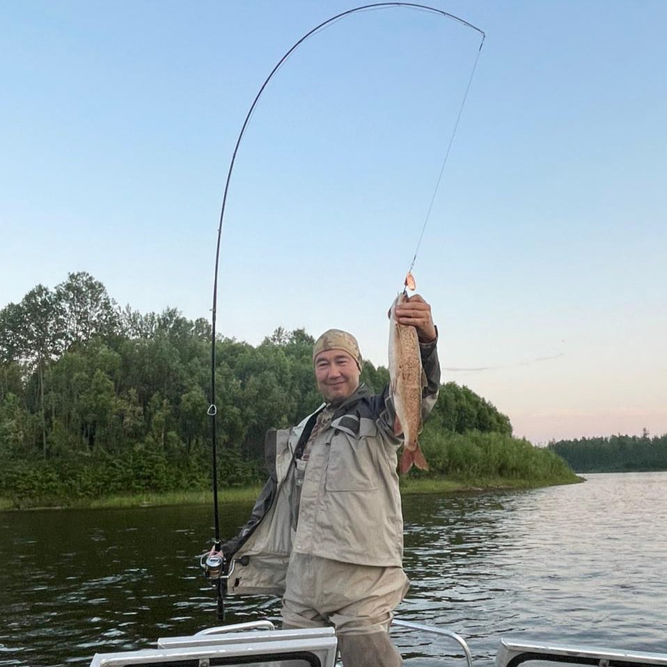 В День  рыбака Айсен Николаев вспомнил о рыбалке с дедушкой