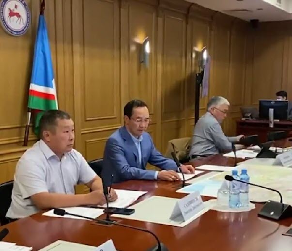 "Ход работ там оставляет желать лучшего", - Айсен Николаев отметил слабую работу Мирнинского оперштаба по тушению пожаров