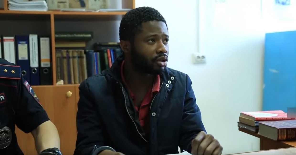 Нигериец, обманувший якутскую пенсионерку на 590 тысяч рублей, готов вернуть половину суммы