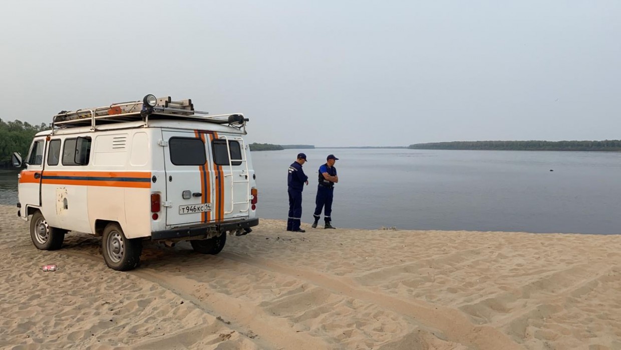В Якутске в районе Петуховки унесло течением двух человек