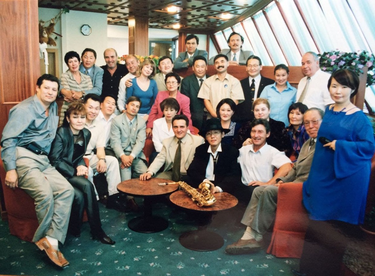 "Я позвал на день друзей тех, кого ценил..." Алексей Чертков рассказал о фотографии, сделанной 20 лет назад