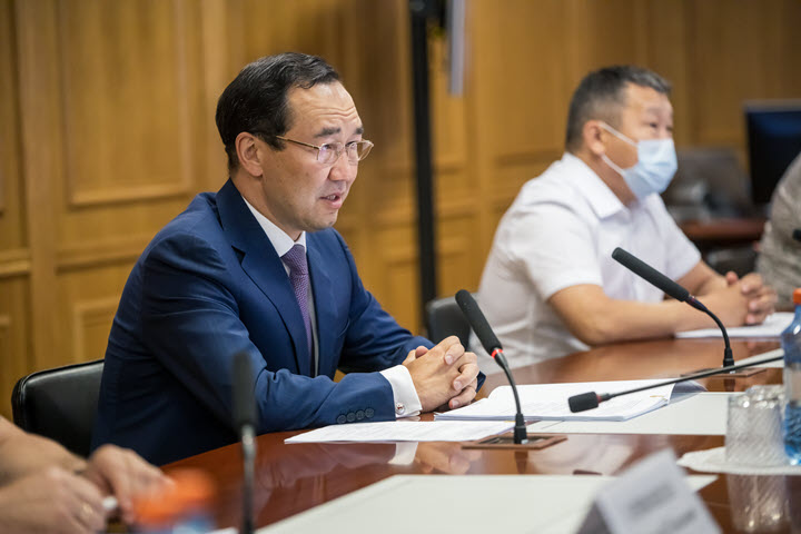 Айсен Николаев поручил провести проверку деятельности ГБУ «Авиалесоохрана»