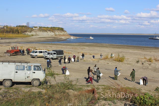 «Билетов на самолет нет, теплоход переполнен ». Жители Жиганска не могут выехать из поселка