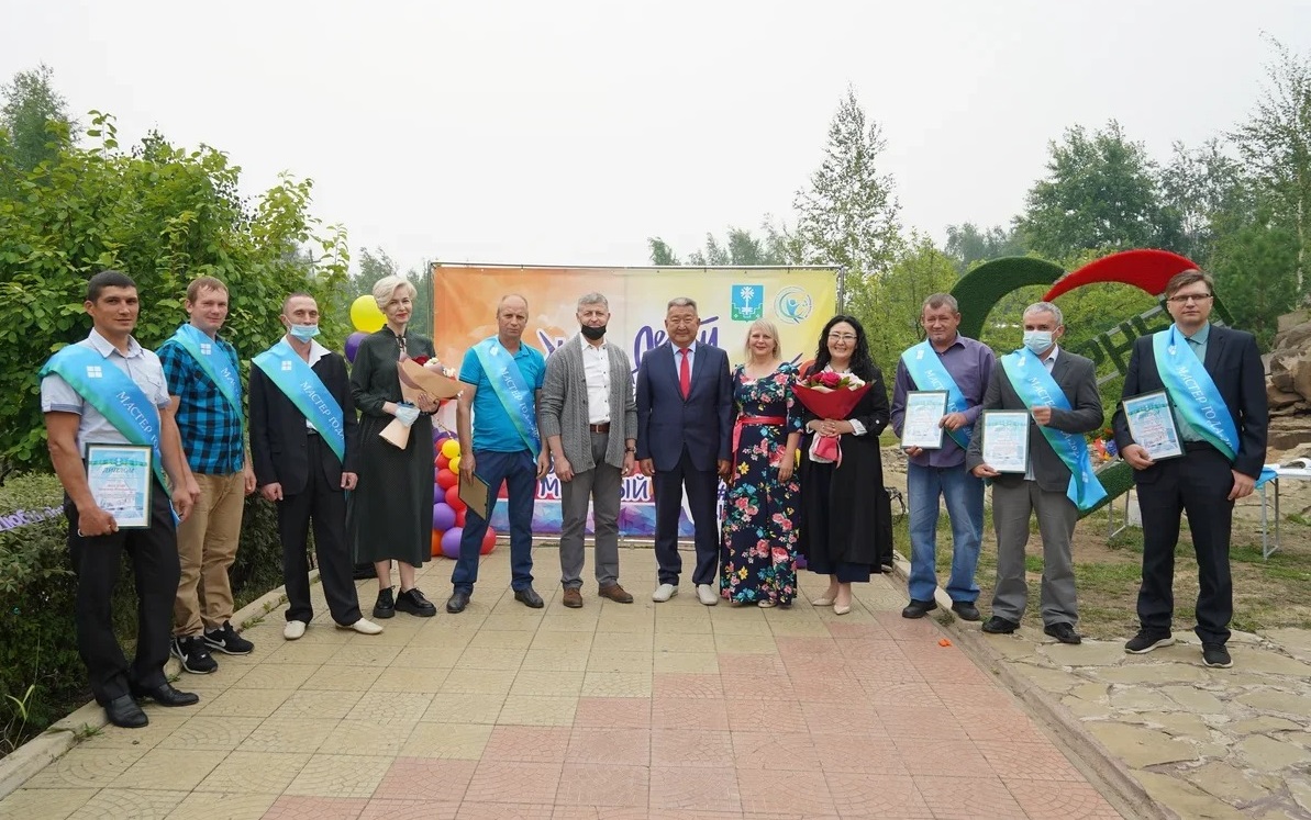 Ко Дню алмазодобытчика работников АЛРОСА отметили наградами