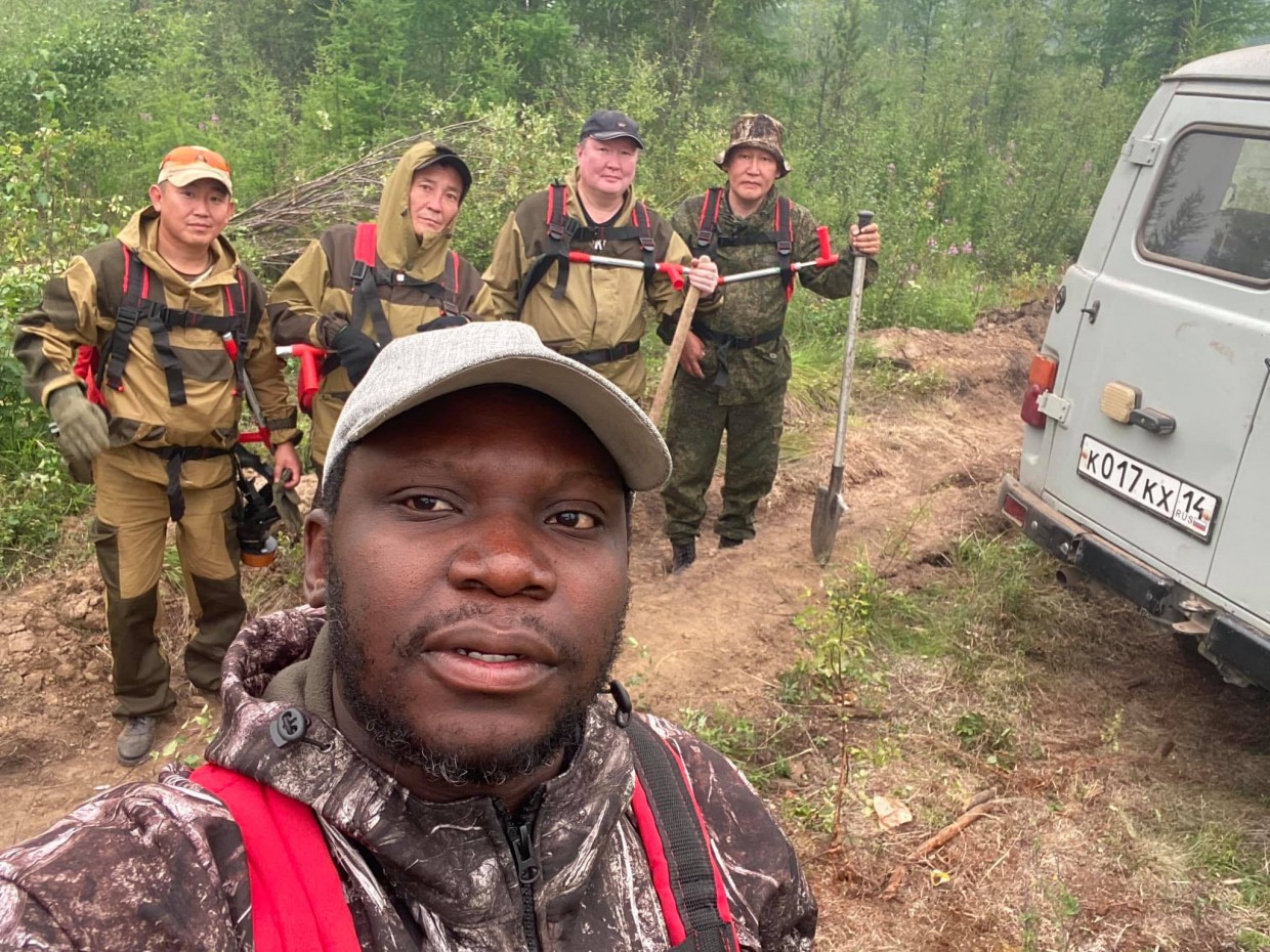 Уроженец Нигерии тушит лесные пожары в Якутии