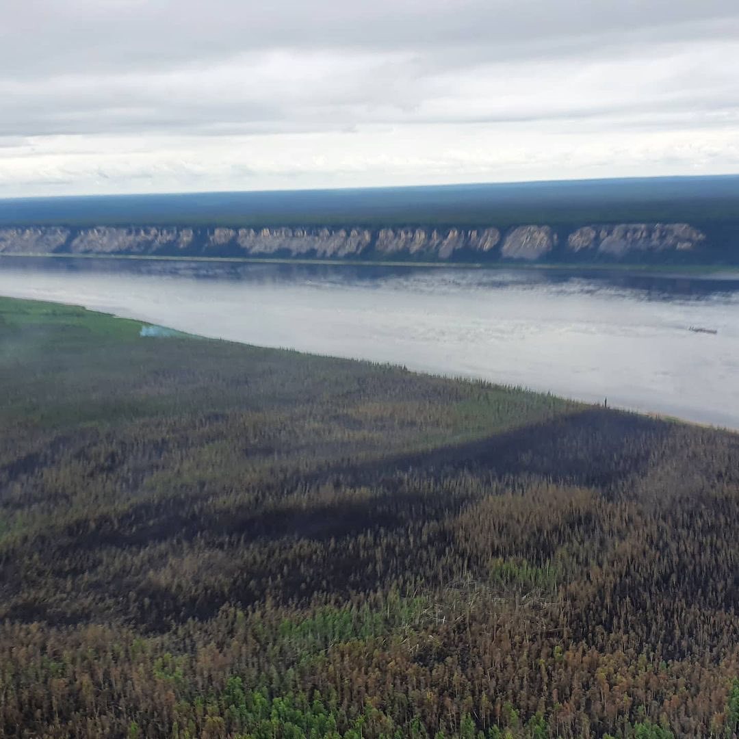 Несмотря на дожди, вызванные работой зондировщика, парк "Ленские столбы" еще не потушен