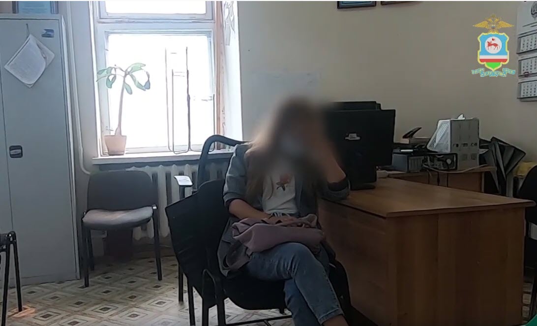 Нетрезвая 38-летняя женщина совершила ложный вызов в полицию Якутска из-за недостатка внимания (видео)
