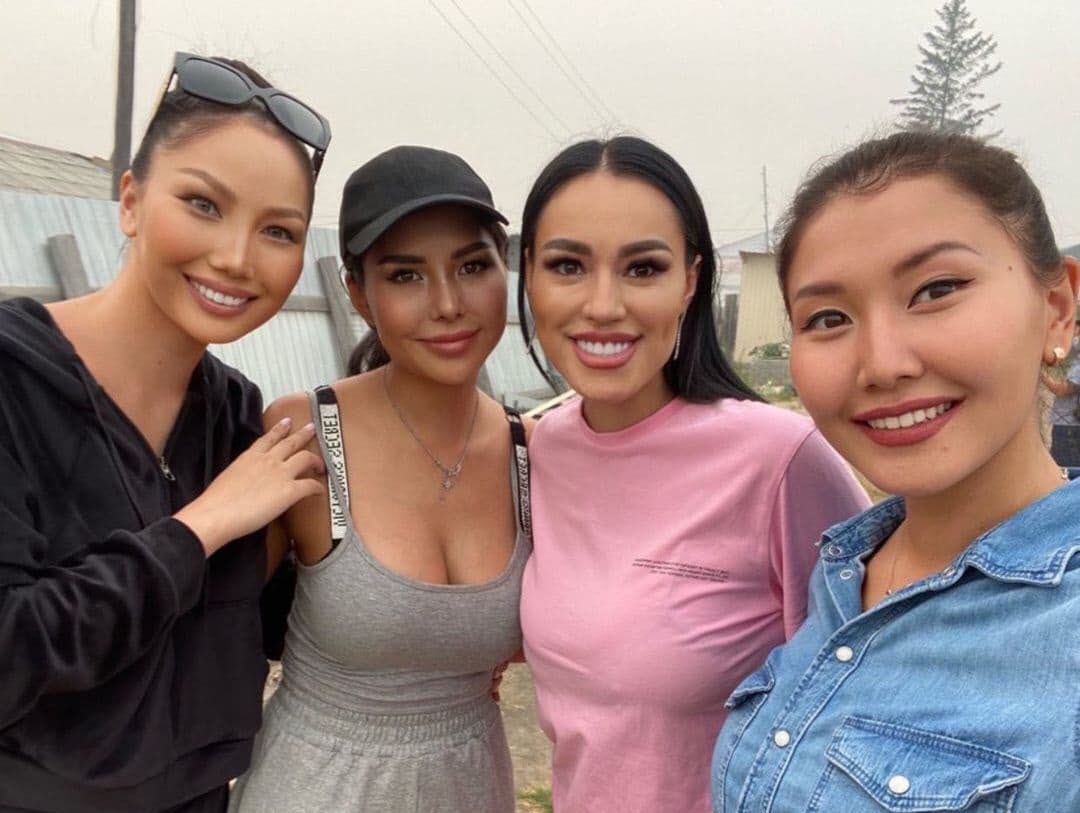 Светских девушек, оказавших помощь жителям Бясь-Кюеля, несправедливо обвинили в пиаре