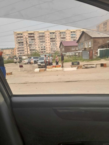 В Якутске полицейские обнаружили среди пьяных бомжей 6-летнего ребенка
