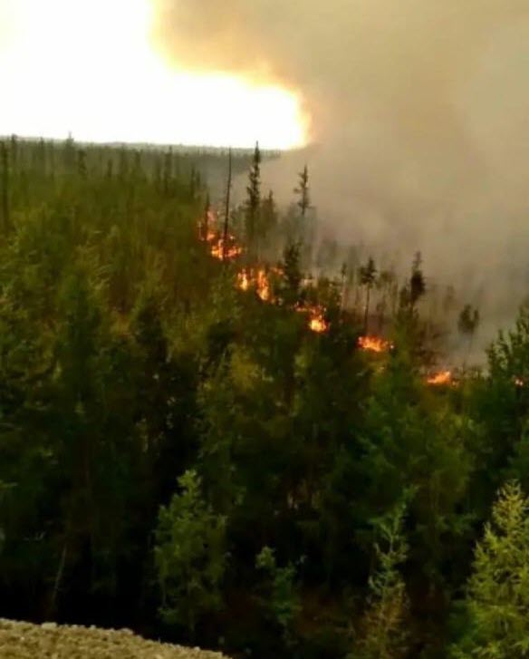 Огонь подступает к поселку Сангар