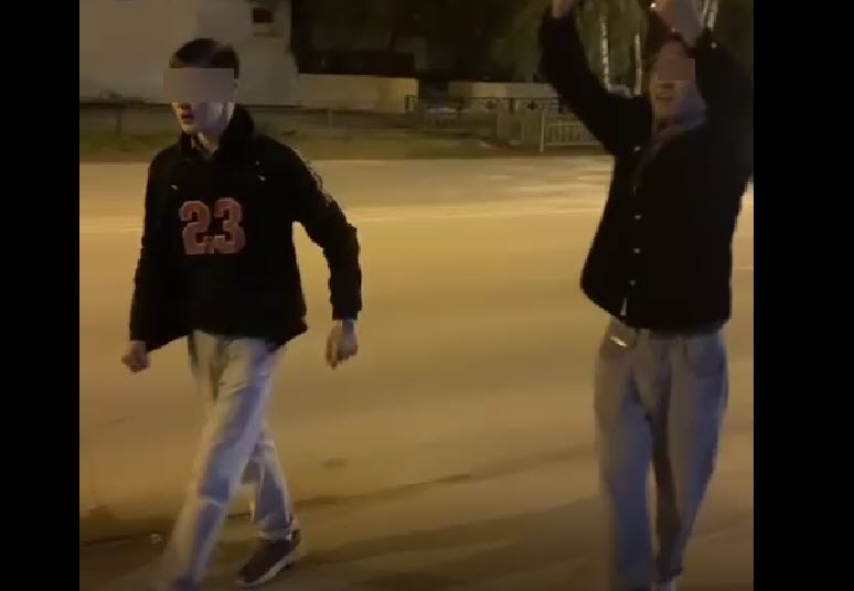 В центре Якутска шестеро напали на одного молодого человека. Его мама опубликовала фотографии обидчиков сына