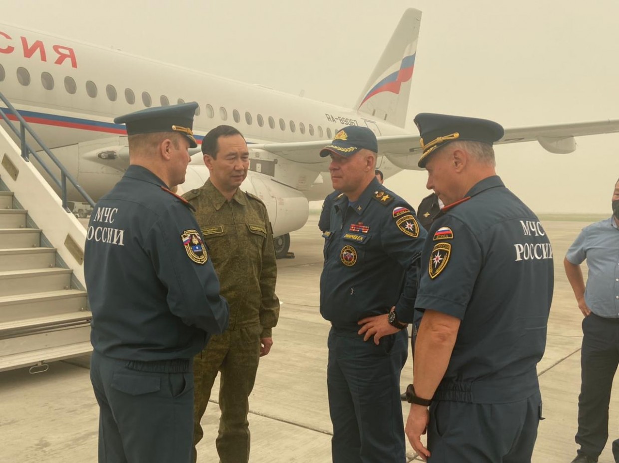 Глава МЧС России Евгений Зиничев прибыл в зону ликвидации природных пожаров в Якутии