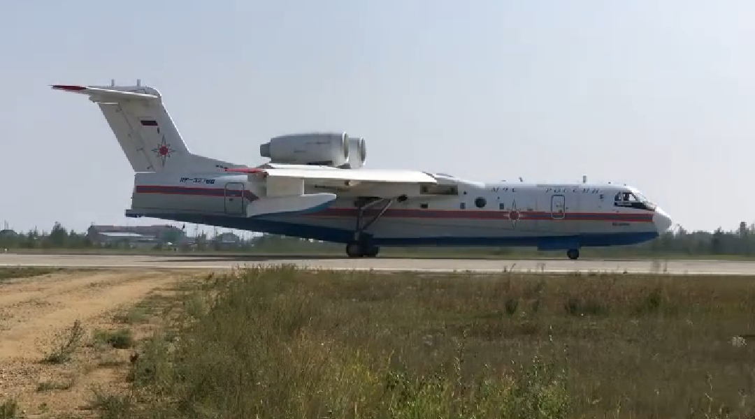 Аэропорт «Якутск» принял самолёт-амфибию Бе-200