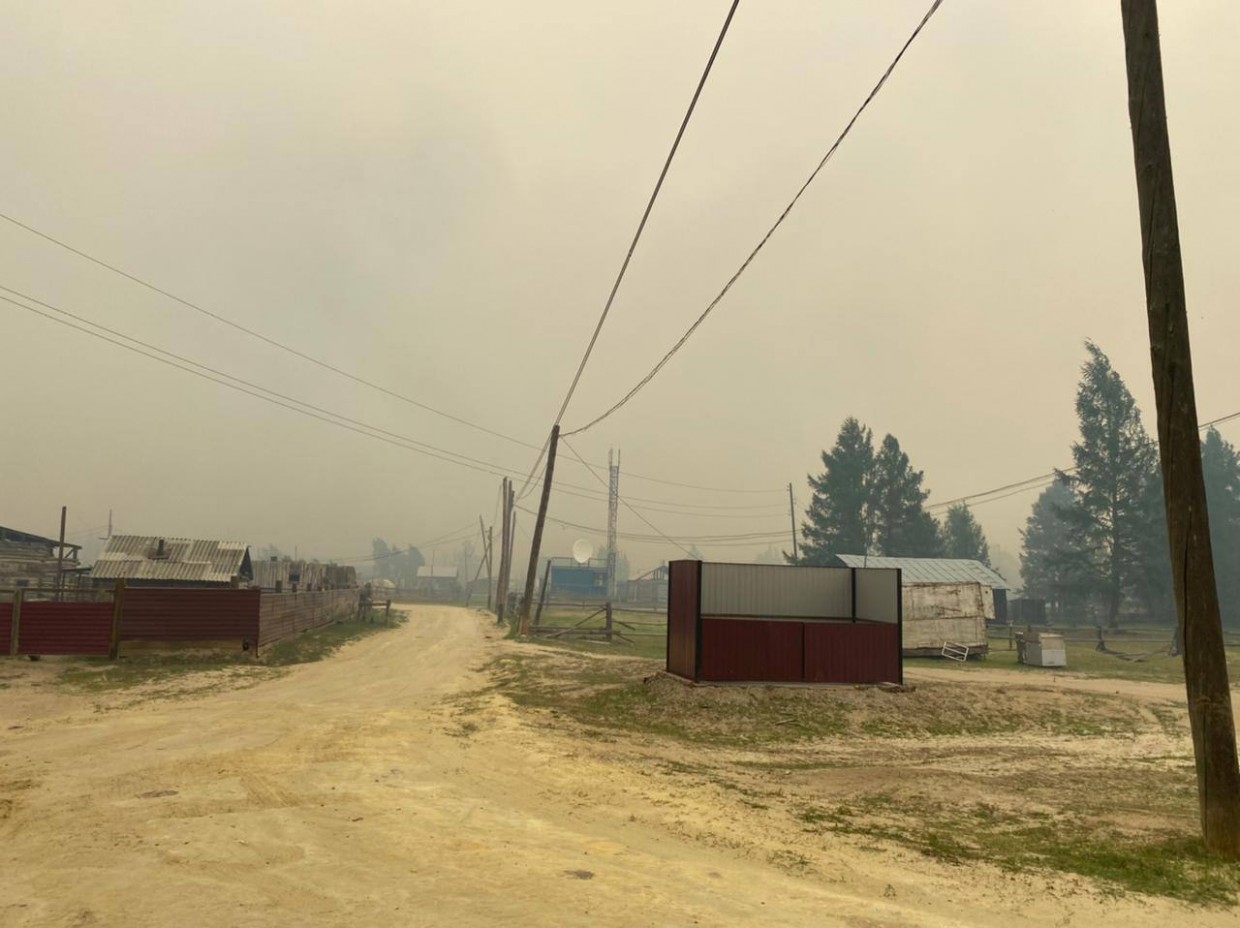 В Бясь-Кюель Горного района удалось отстоять от огня 225 жилых домов