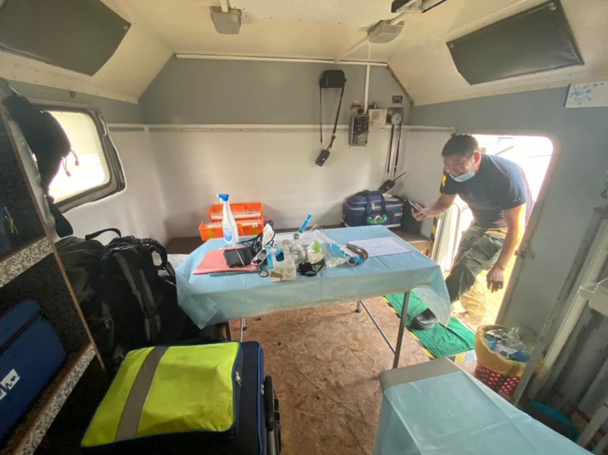 27 человек из села Бясь-Кюель обратились с ожогом роговицы. Работники, задействованные на тушении, не обеспечены защитными очками