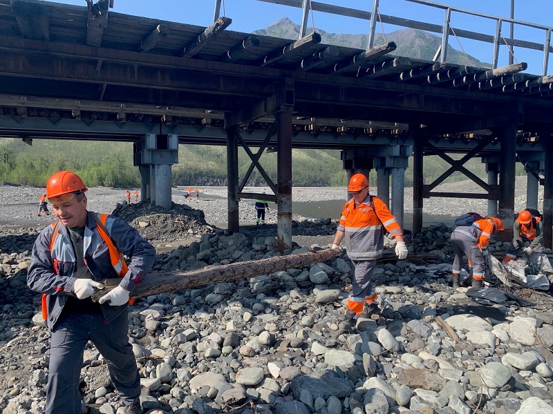 Работники «Полиметалла» очистили берега речки Малые Кидерики