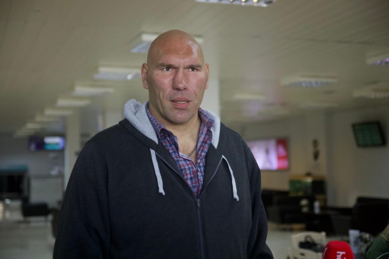 Николай Валуев и 75 добровольцев из 16 субъектов России прибыли в Якутию