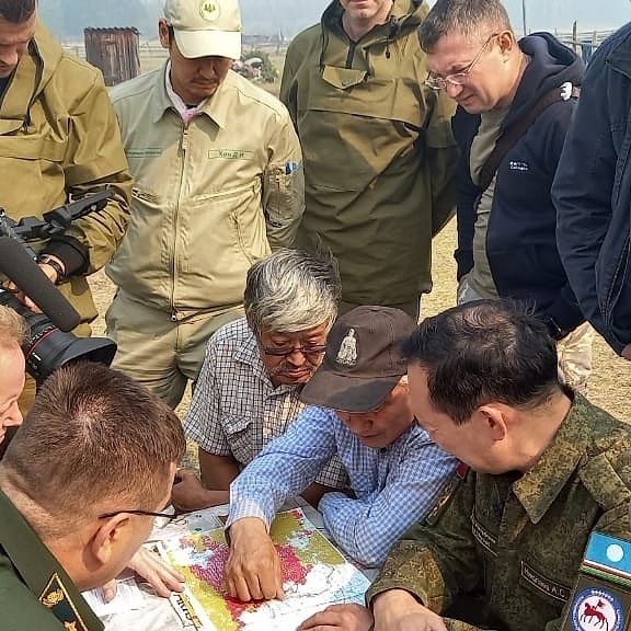 "Если бы не Айсен Николаев, давно бы деревни полыхали синим пламенем", - руководитель "Якутлесресурса" обратился к "диванным аналитегам"