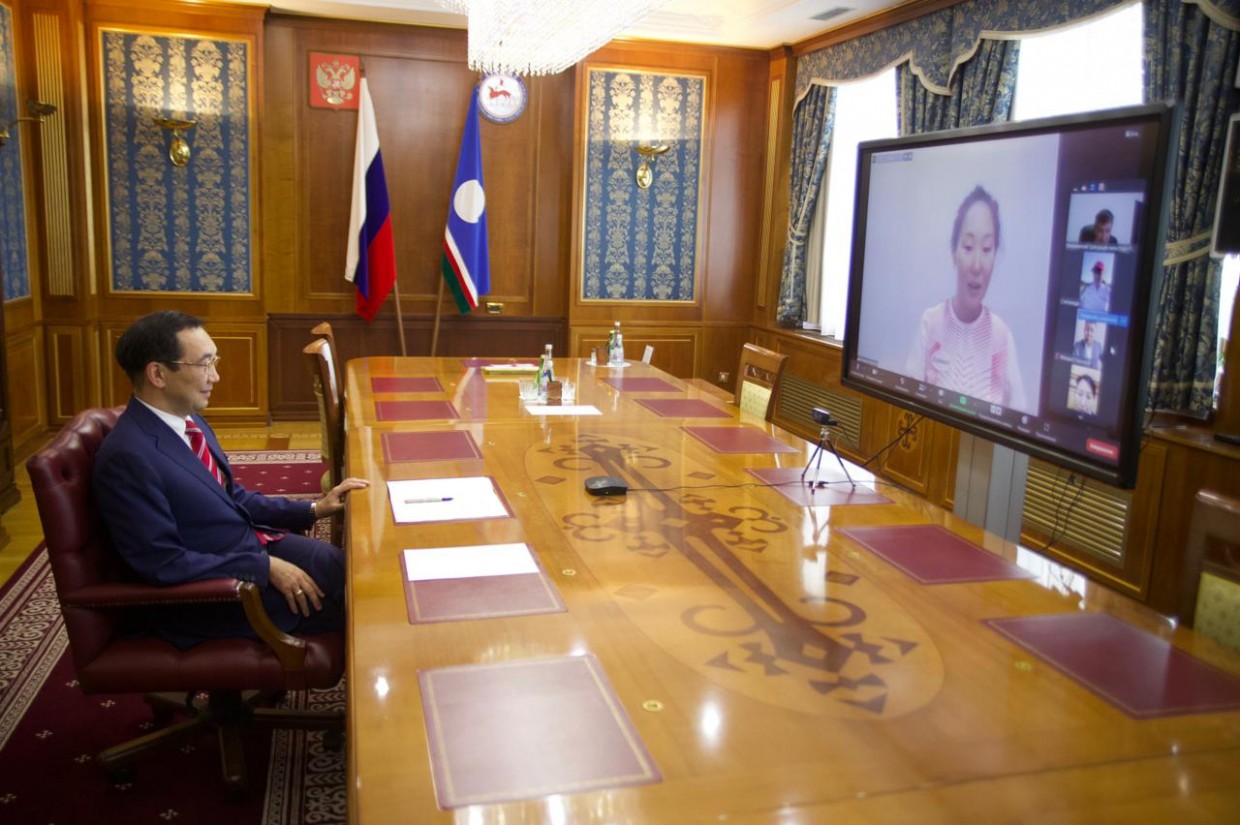 Айсен Николаев пожелал победы спортсменкам, готовящимся  к XVI Паралимпийским играм в Токио