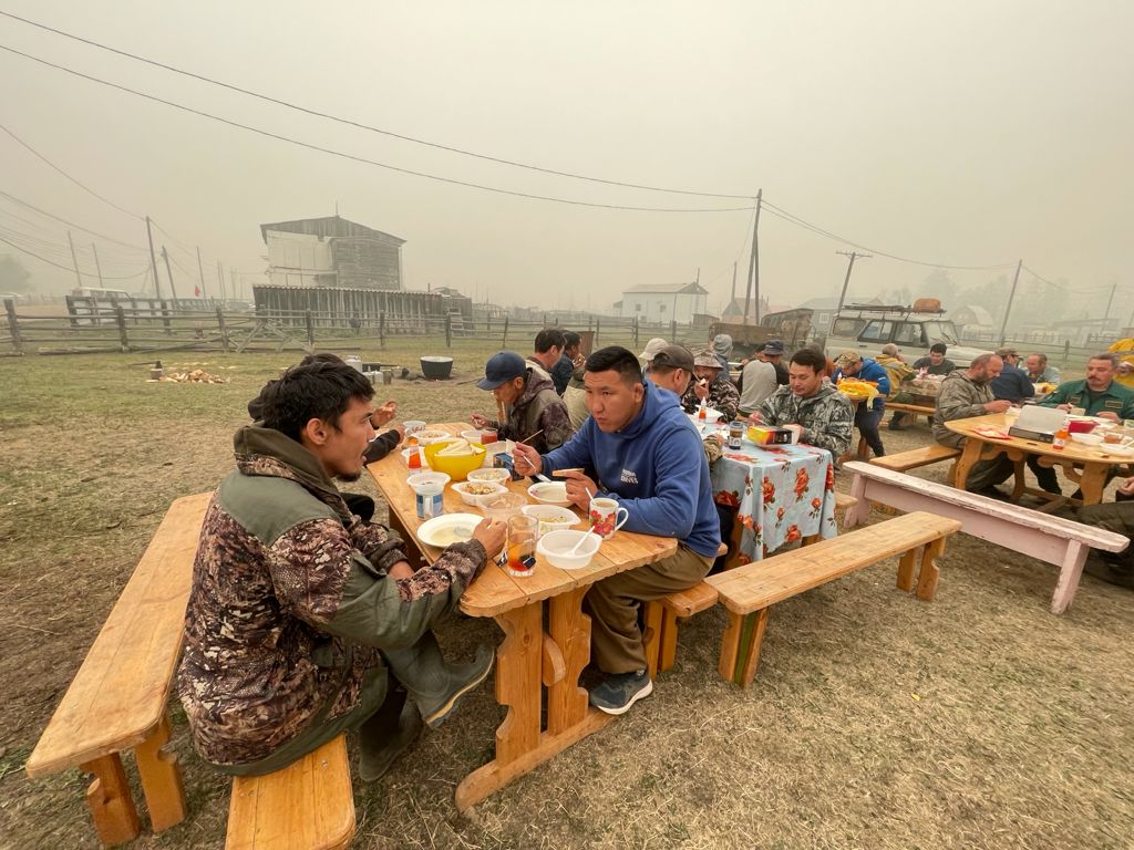 В селе Таастаах Намского улуса организовано горячее питание для спецсил и добровольцев