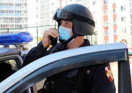 В Якутске росгвардейцы по горячим следам задержали подозреваемых в совершении грабежа