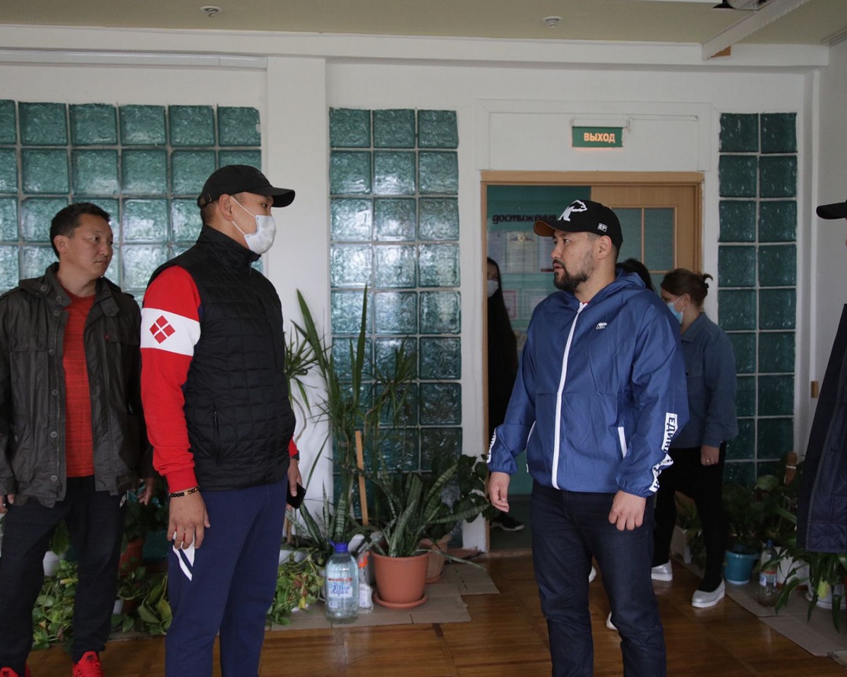 Евгений Григорьев проверил подготовку школ, детских садов и строительство многоквартирных домов для детей-сирот и переселенцев