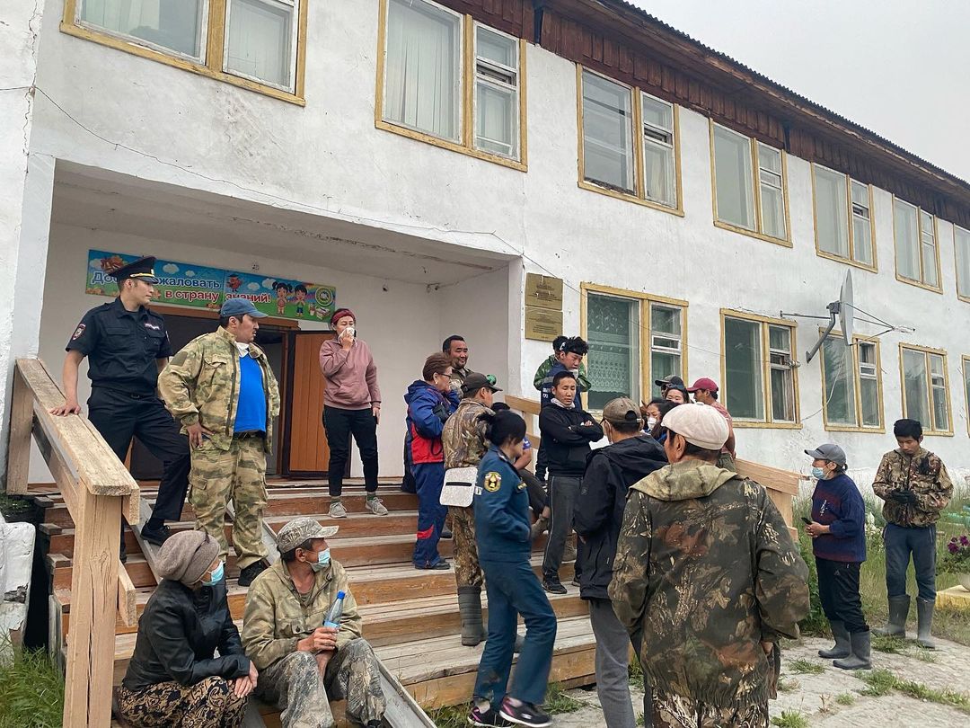 Сохраняется угроза населенным пунктам в Горном улусе