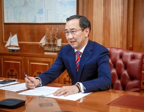 Айсен Николаев рассмотрел ход восстановления села Бясь-Кюель