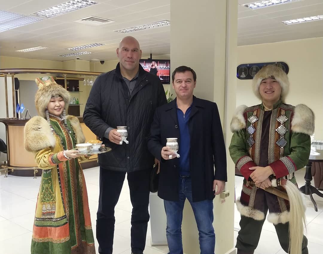 Снимется в кулинарной передаче, даст мастер-класс и посадит дерево. В Якутск прилетает Николай Валуев