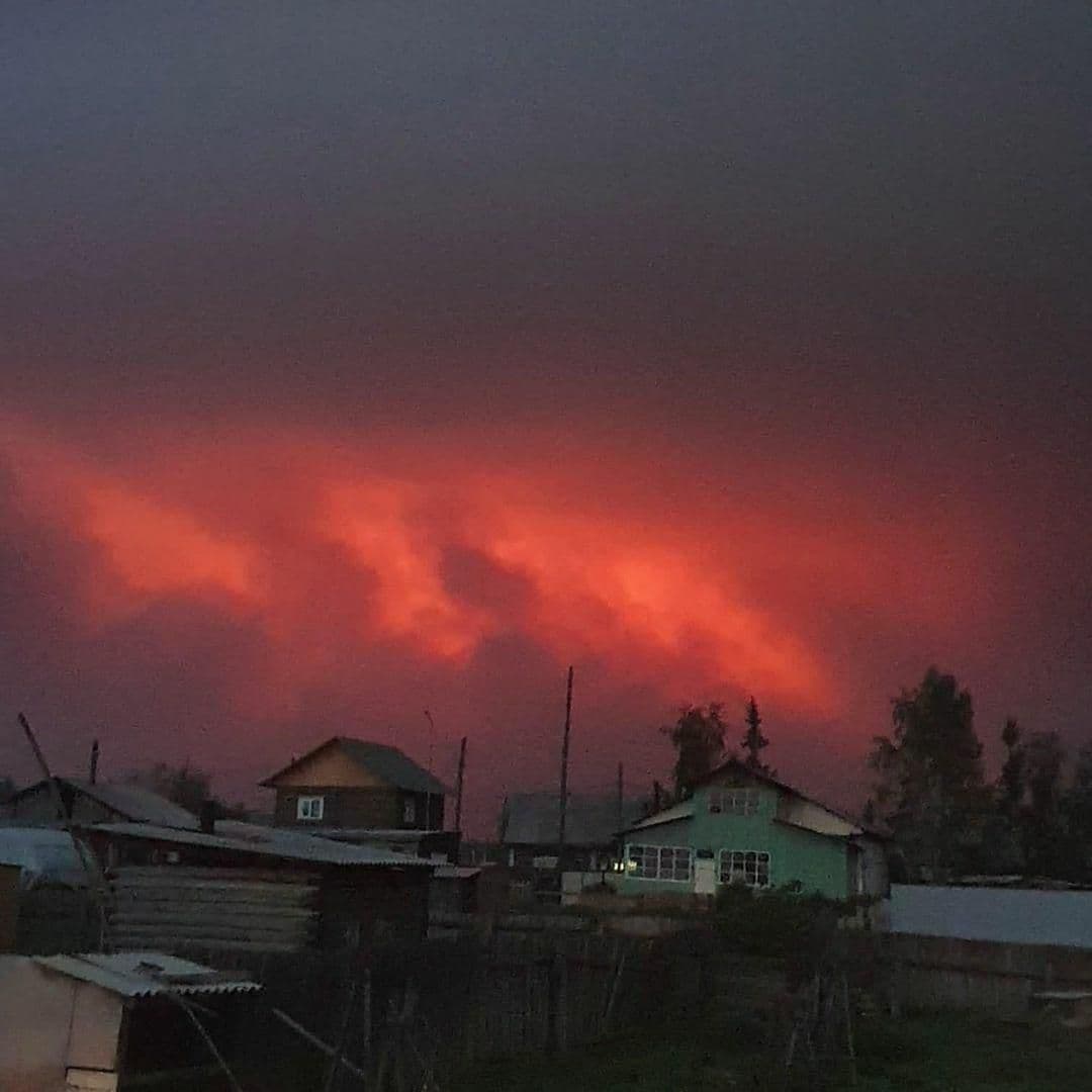 Глава Якутии Айсен Николаев: В связи с ветреной погодой, лесной пожар приблизился к селу Ытык-Кюель