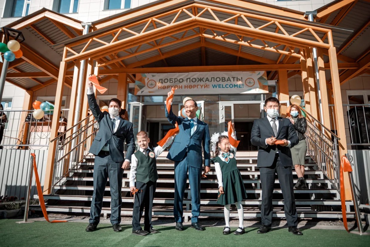 Айсен Николаев: «Благодаря поддержке Президента Владимира Путина проблему по школам города Якутска будем решать динамично»