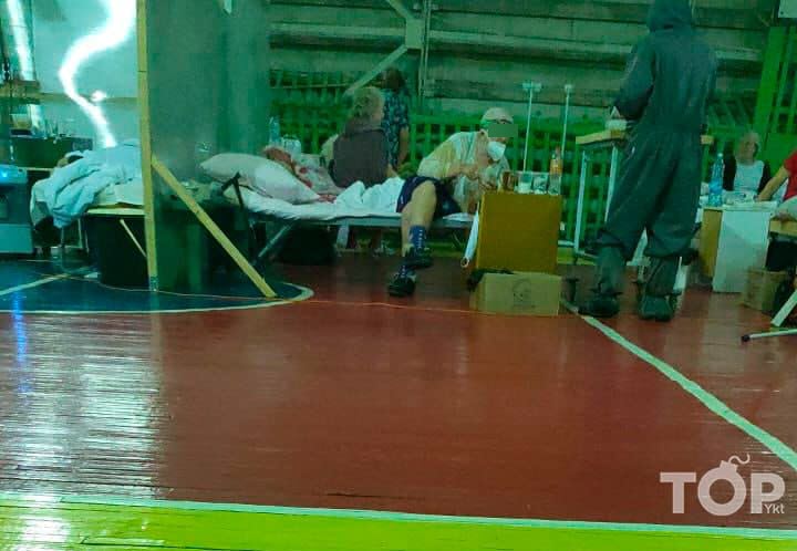 В администрации Усть-Маи объяснили, почему больных ковидом держат в спортзале