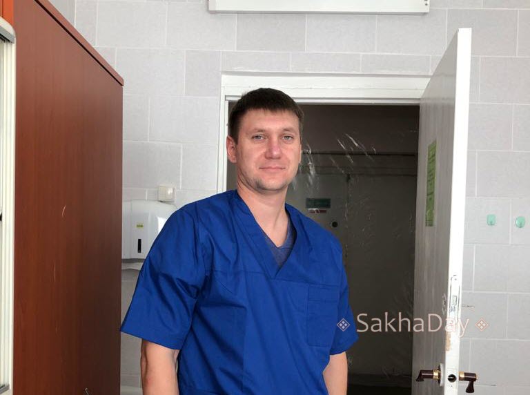 Почему не пускают родственников, как лечат больных, в каких условиях они находятся. Заведующий самой большой реанимации Якутска Кирилл Чулаков