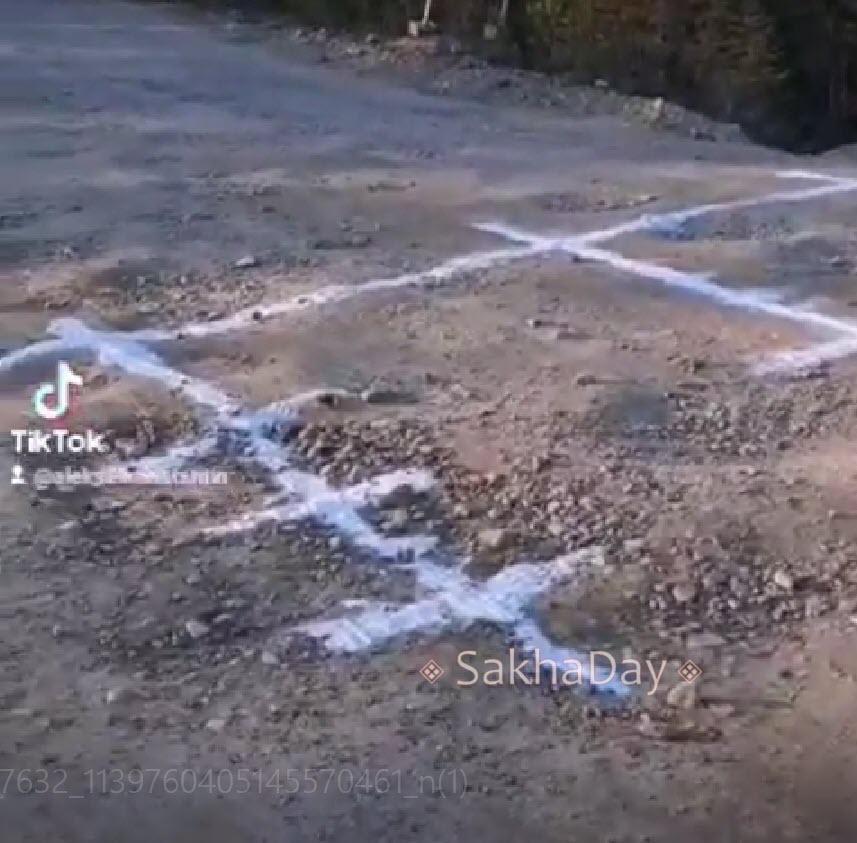 Кресты из соли. Бабушки из Хатыстыра провели магический обряд против коронавируса