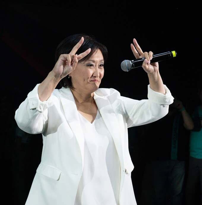 "Ну что, друзья, мы с вами сделали это". Сардана Авксентьева проходит в Госдуму по списку "Новых людей"