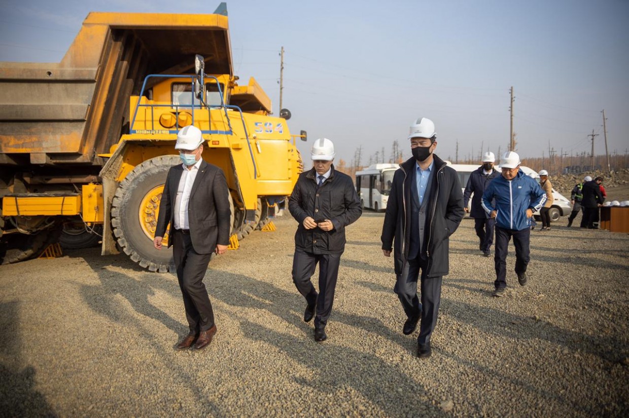 Айсен Николаев оценил производственные мощности трубки «Заря» Айхальского ГОКа