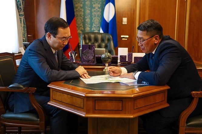 Айсен Николаев выразил соболезнование в связи со смертью главы Момского улуса