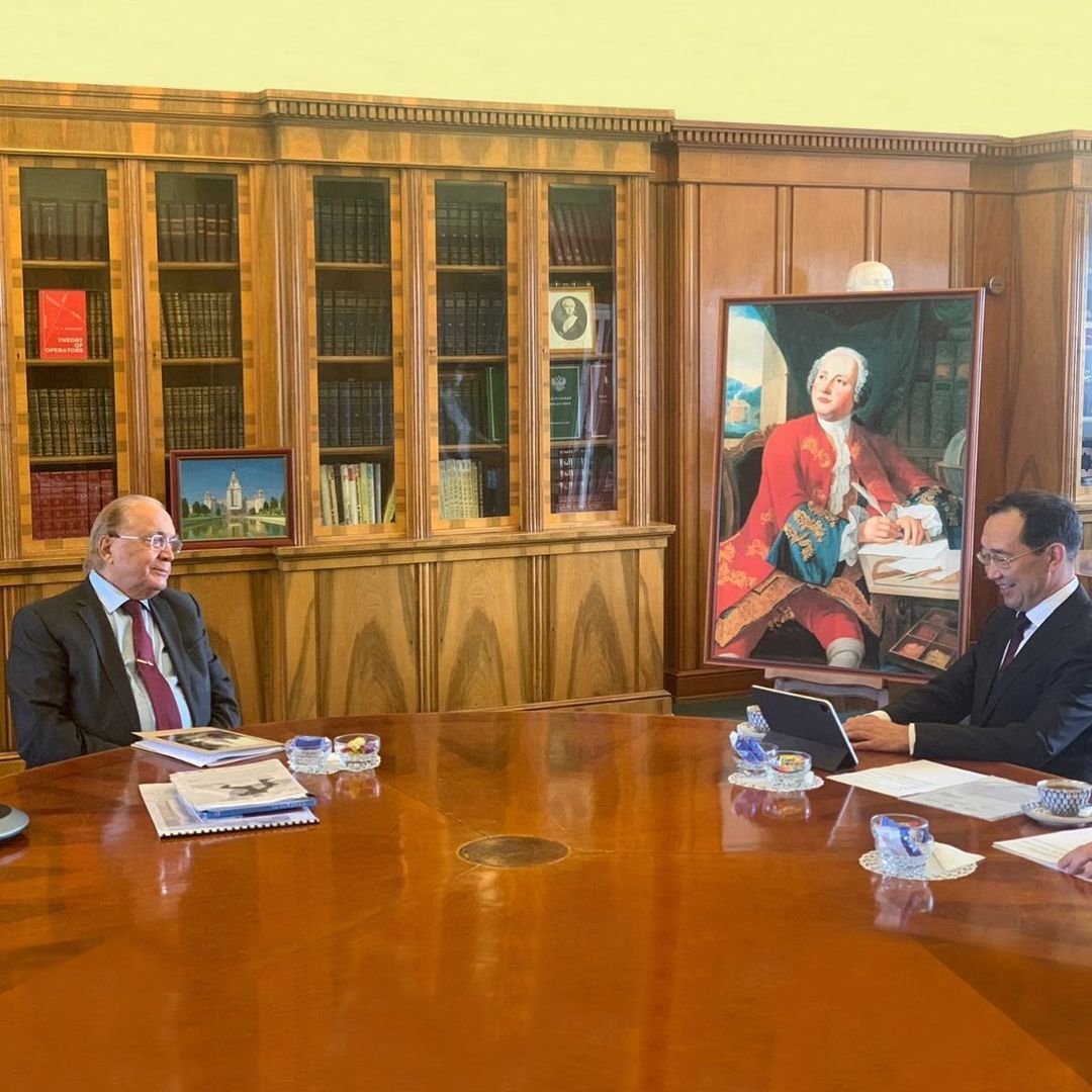 Айсен Николаев посетил МГУ