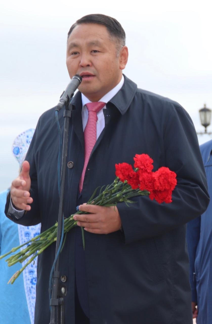 Альберт Семенов: "В этот радостный день хочу пожелать, чтобы как можно меньше якутян покидало республику"