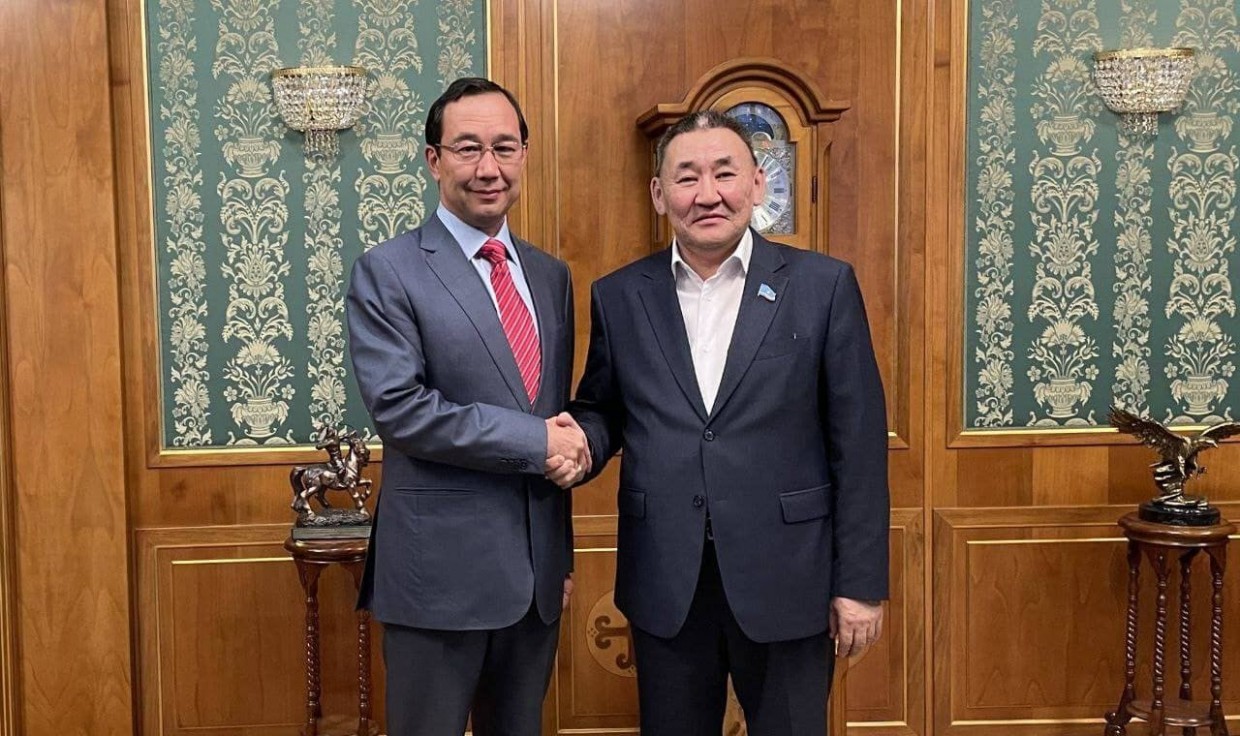 Айсен Николаев поздравил Петра Аммосова с победой на выборах в депутаты Госдумы