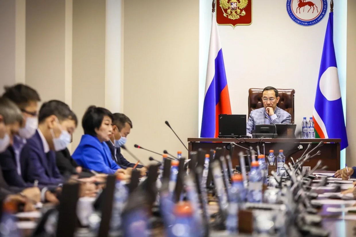 Айсен Николаев рассмотрел вопросы благоустройства города Якутска