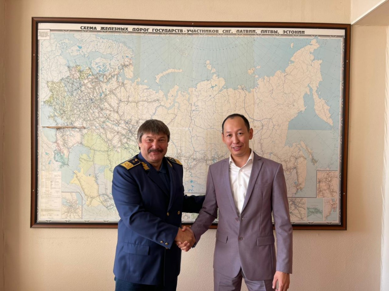 Василий Шимохин и Василий Николаев обсудили вопросы в транспортной сфере