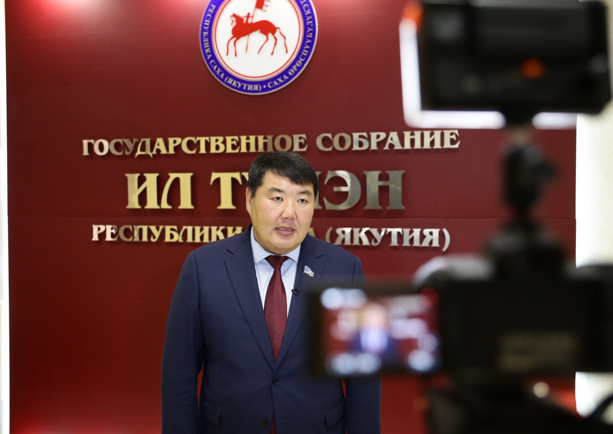 Председатель Ил Тумэна поздравил Петра Аммосова и Юрия Григорьева с избранием в депутаты Государственной Думы