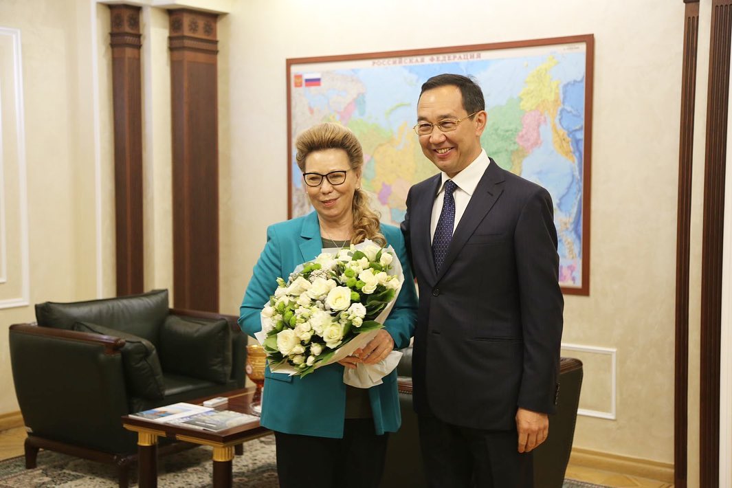 Айсен Николаев сообщил о передаче депутатского мандата Галине Данчиковой