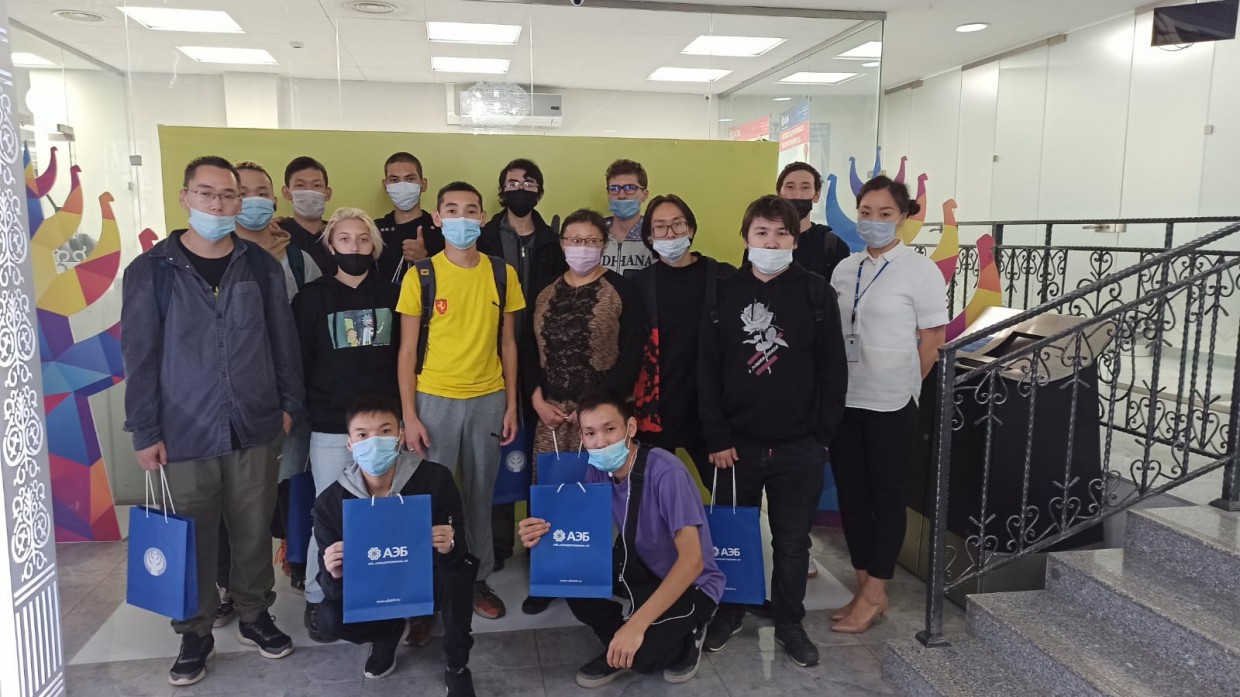 Проект по финансовой грамотности АЭБ: экскурсия по банку